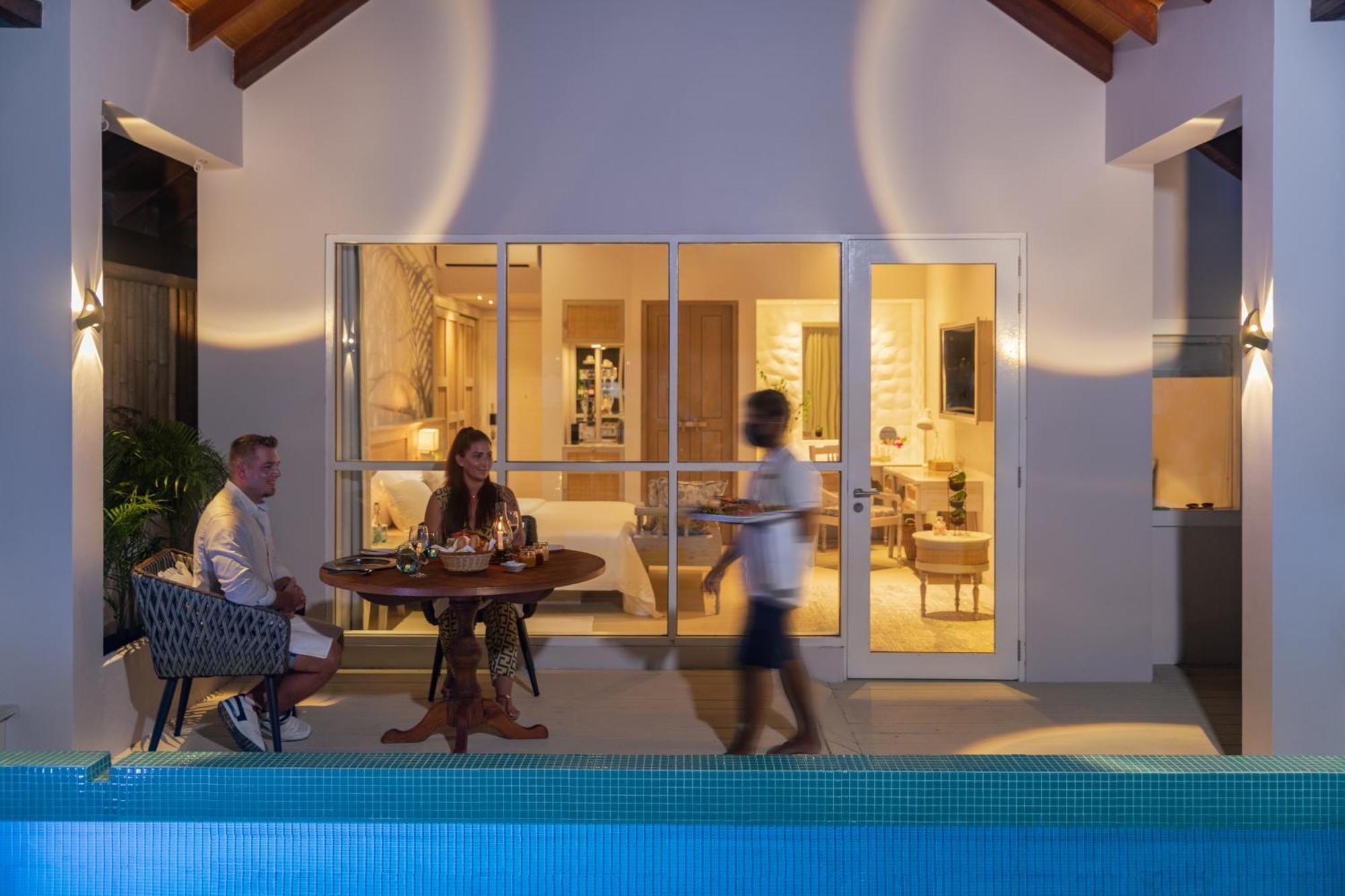 มลาฮินี กูดา บันดอส รีสอร์ต Hotel ฮุลฮูมาเล ภายนอก รูปภาพ A poolside villa at the resort