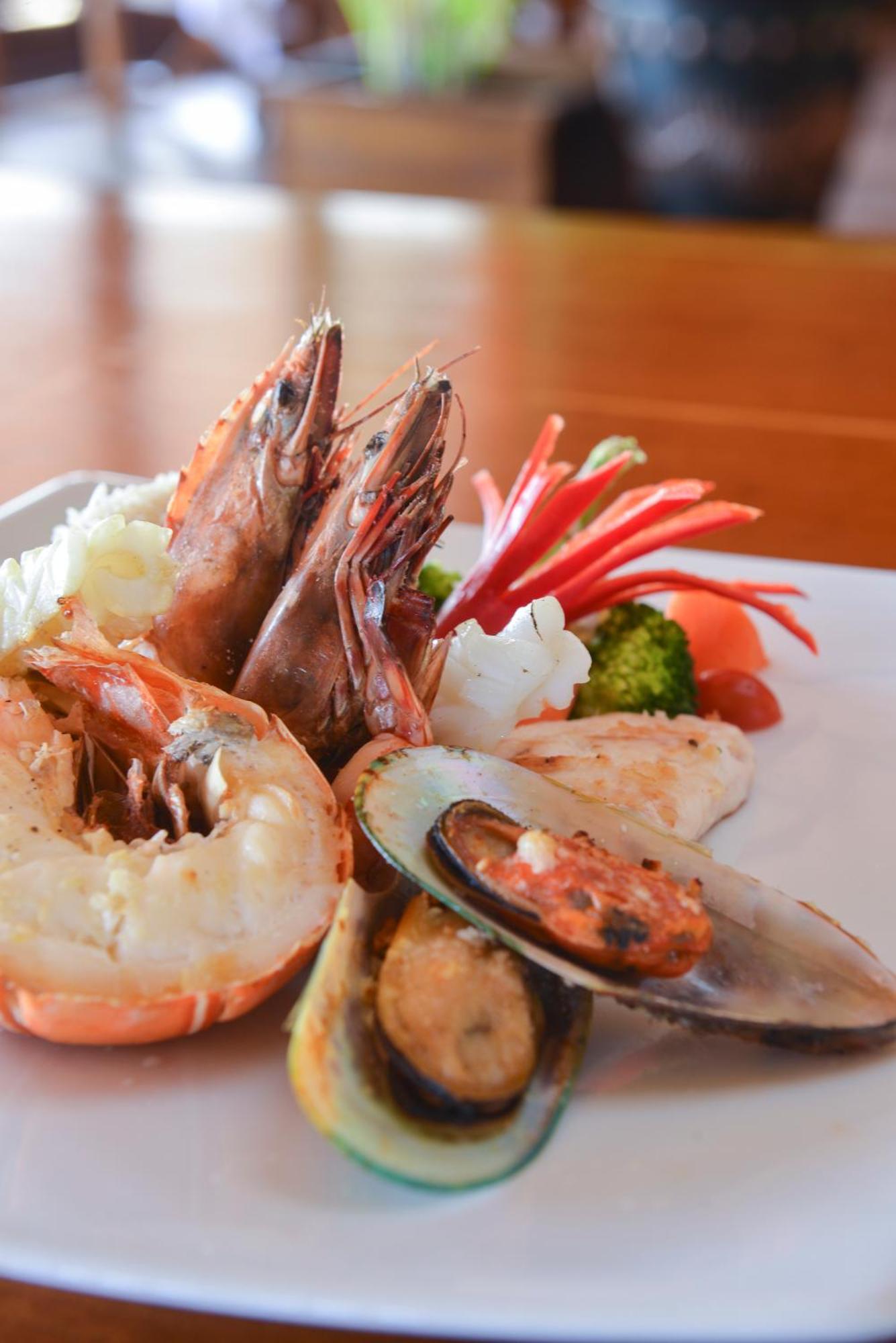 มลาฮินี กูดา บันดอส รีสอร์ต Hotel ฮุลฮูมาเล ภายนอก รูปภาพ Seafood